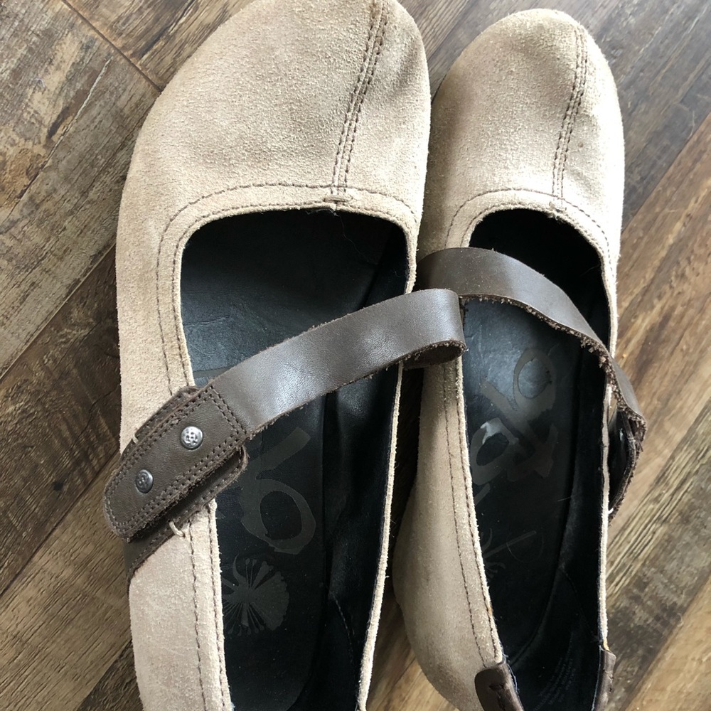 OTBT taupe/ brown suede shoes